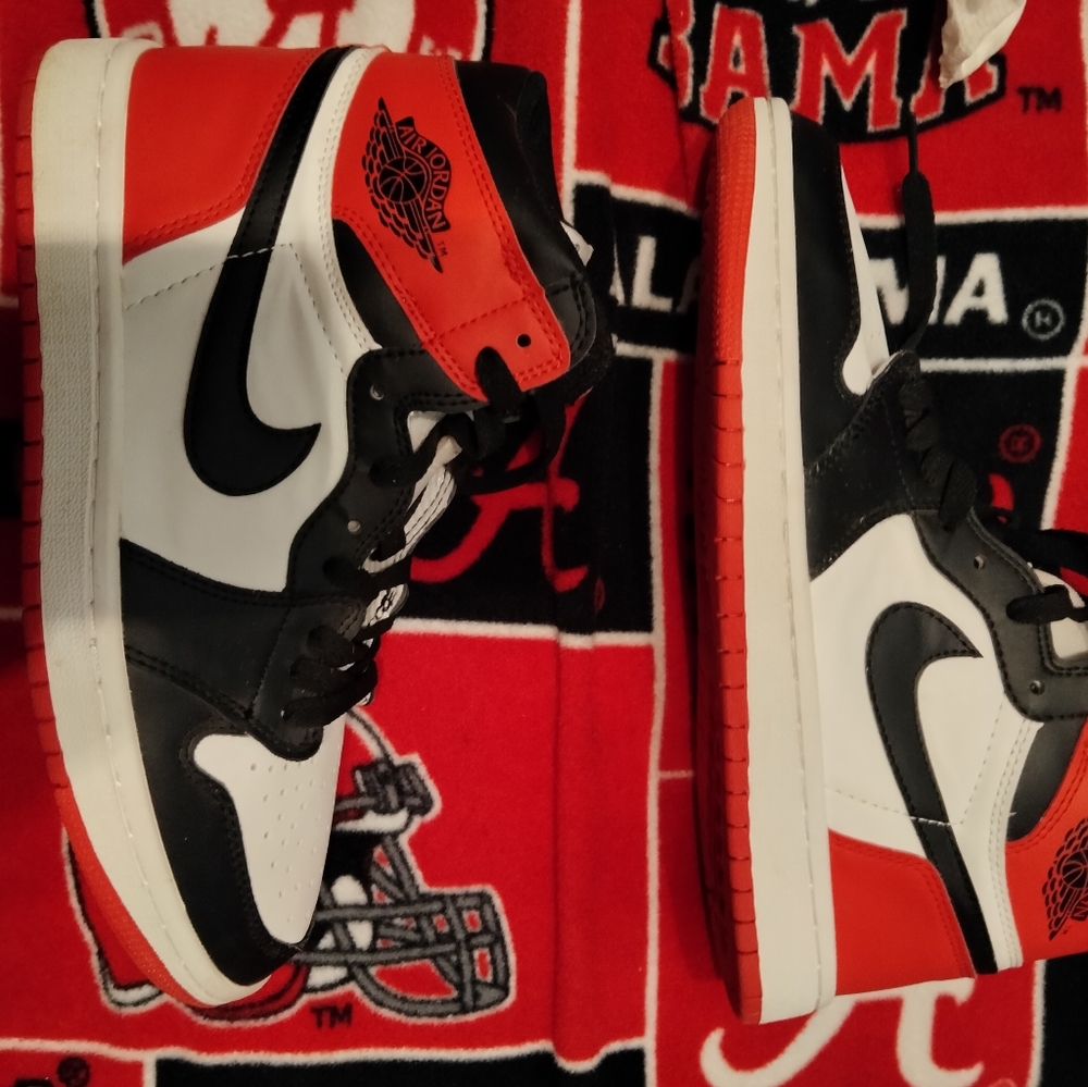 Jordan 1 mid low size 8.5